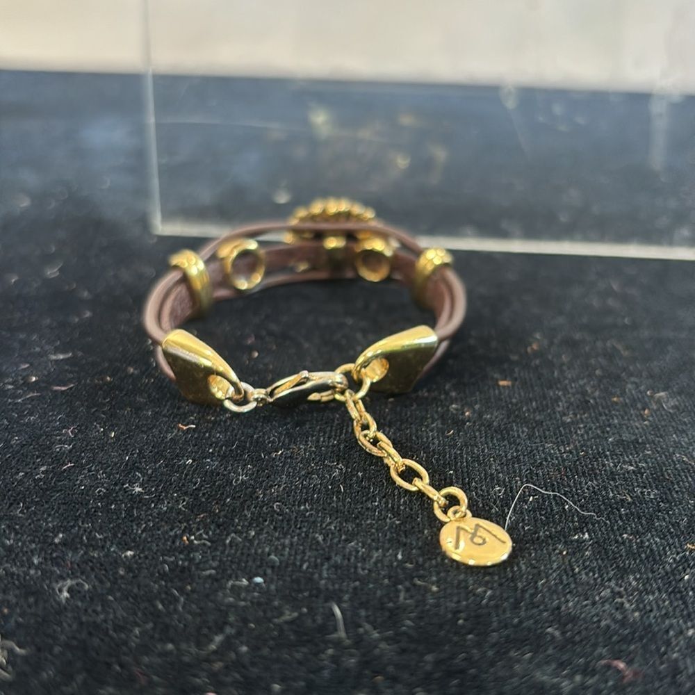Leather w Rhinestone Dome Bracelet - Picture 4 of 7